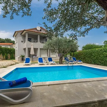 アパート Lesa ロヴィンスコ・セロ